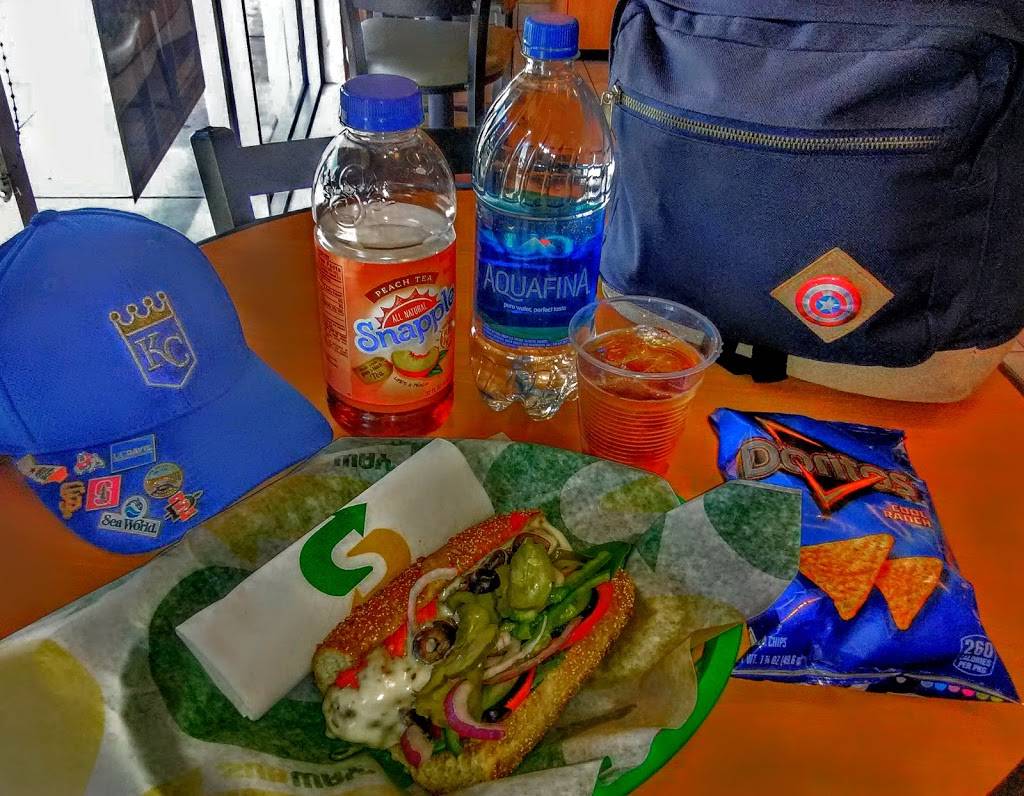 Subway | meal takeaway | 710 Oak St, Bakersfield, CA 93304, USA | 6613247827 OR +1 661-324-7827