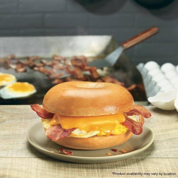 Manhattan Bagel | cafe | 881 Main St, Sayreville, NJ 08872, USA | 7325250696 OR +1 732-525-0696