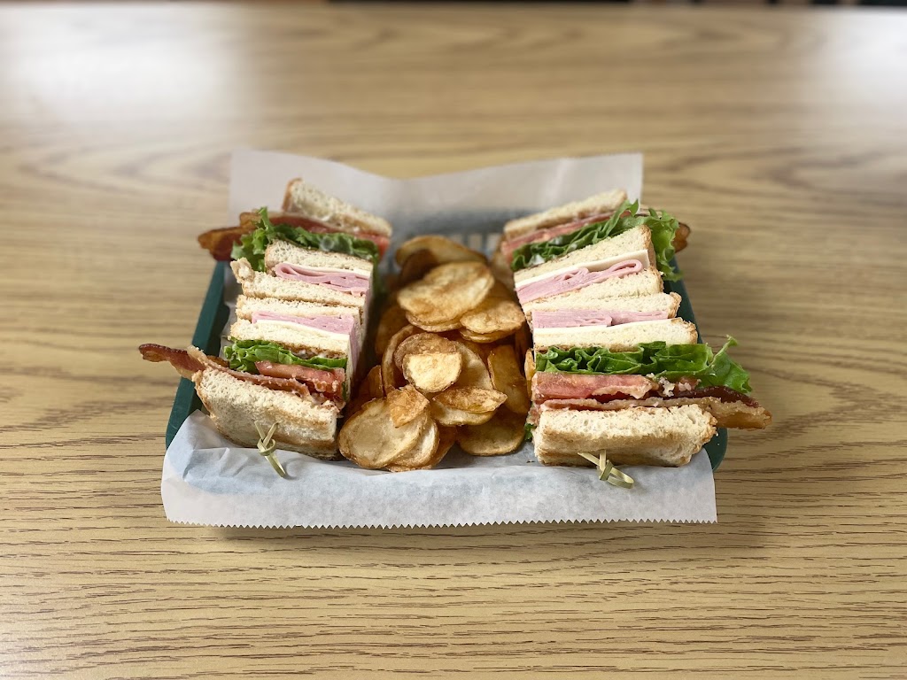 Broken putter grille room | restaurant | 378 Hartland Ave, Pittsfield, ME 04967, USA | 2074875545 OR +1 207-487-5545