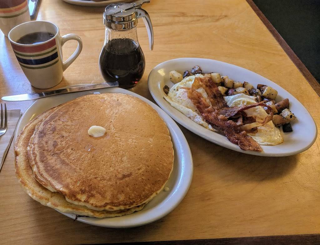 Looney Moose Cafe | cafe | 9 Main St, Stratton, ME 04982, USA | 2072467932 OR +1 207-246-7932