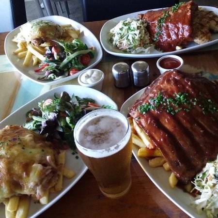 Alexs Bar and Grille | restaurant | 577 N Broadway, White Plains, NY 10603, USA | 9143581444 OR +1 914-358-1444