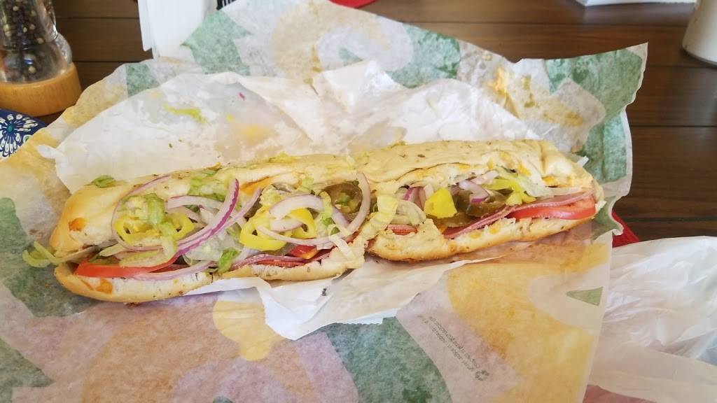Subway Restaurants | restaurant | Summit at, 1100 Bridgewood Dr Suite 115, Fort Worth, TX 76112, USA | 8174518314 OR +1 817-451-8314