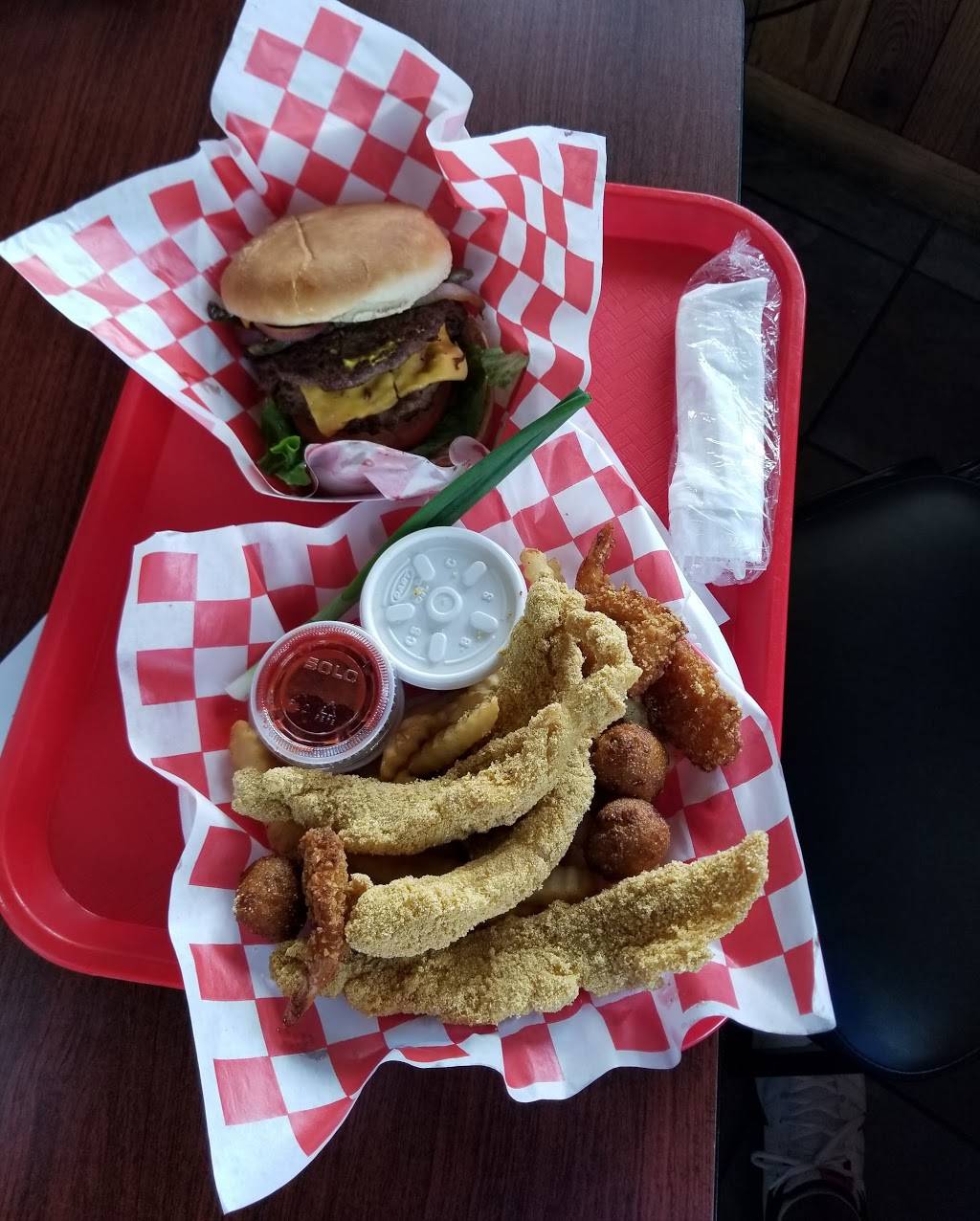 Billy Bobs Hamburgers | restaurant | 1314 US-90, Castroville, TX 78009, USA | 8305385025 OR +1 830-538-5025