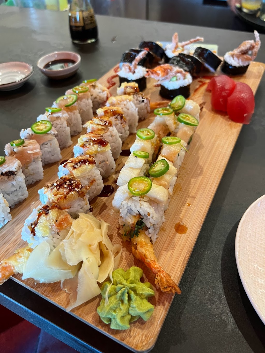 Blue Sushi Sake Grill | restaurant | 600 N Shepherd Dr Suite 500, Houston, TX 77007, USA | 3468162583 OR +1 346-816-2583