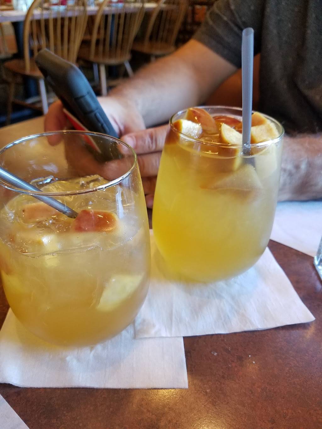 Vonas | restaurant | 9 Willow St, Oswego, NY 13126, USA | 3153438710 OR +1 315-343-8710