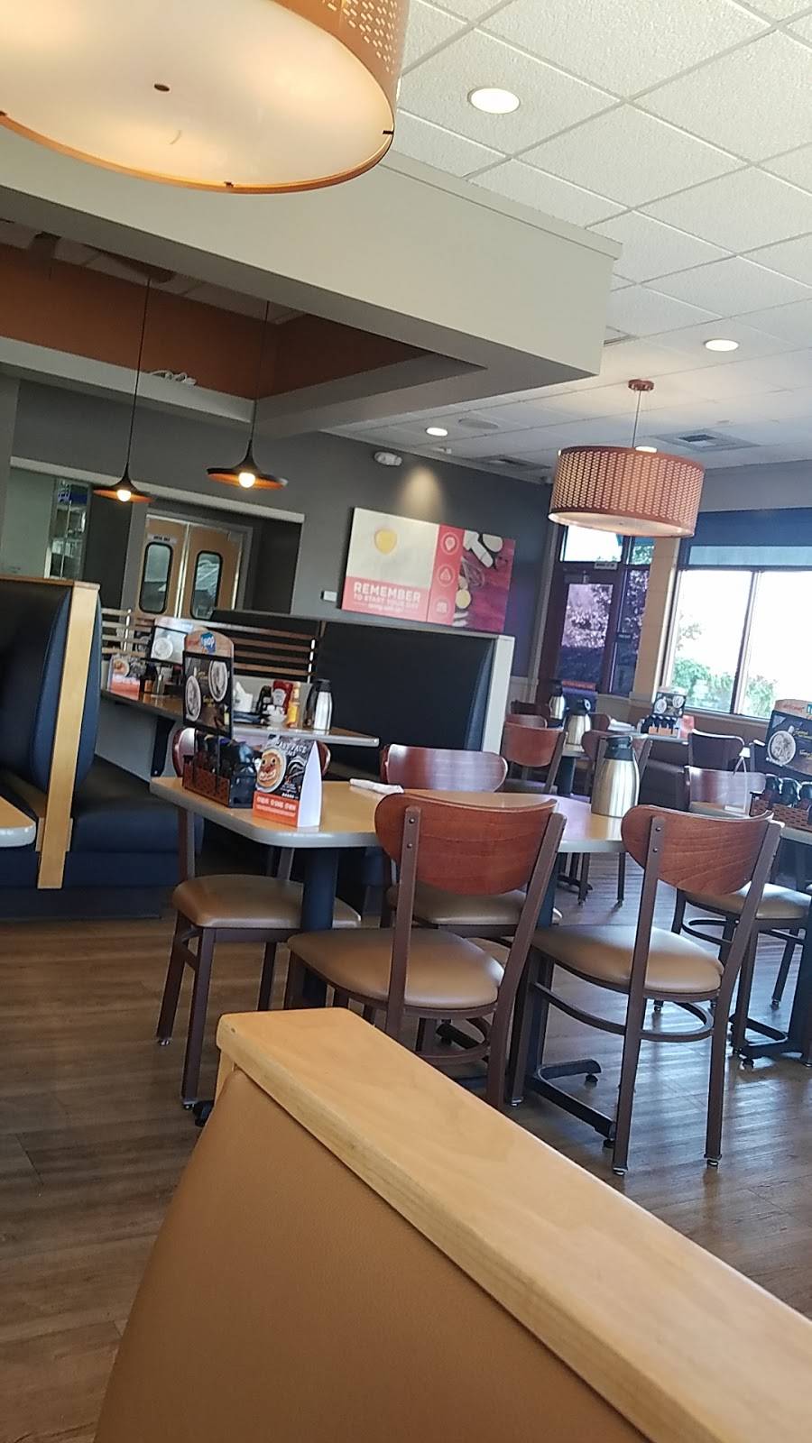 IHOP | bakery | 1004 E Prosperity Ave, Tulare, CA 93274, USA | 5596847440 OR +1 559-684-7440