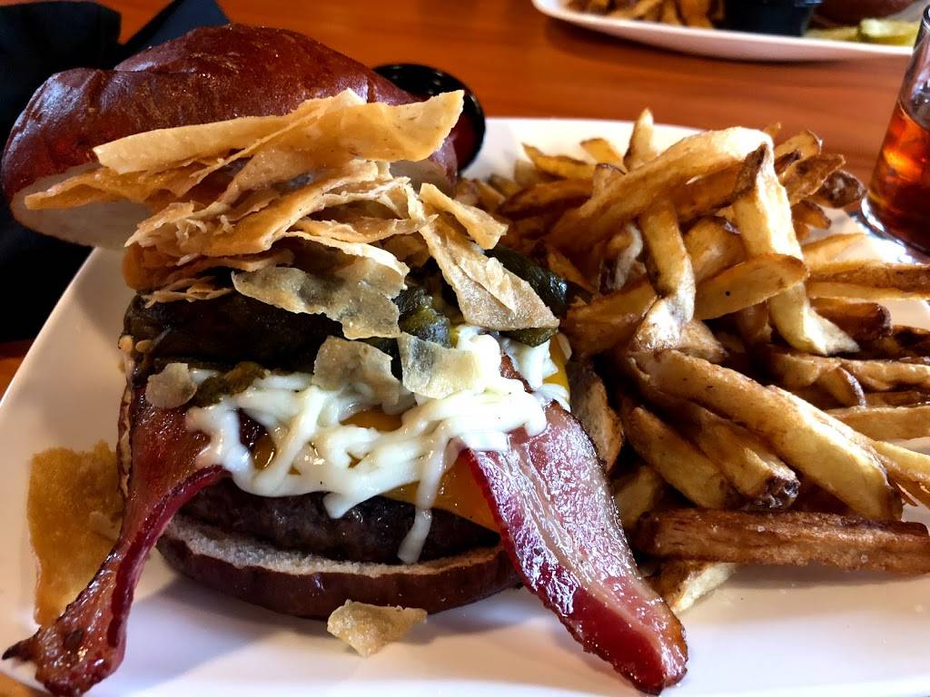 Kumas Corner Vernon Hills | restaurant | 925 N Milwaukee Ave Suite 100, Vernon Hills, IL 60061, USA | 8475496666 OR +1 847-549-6666