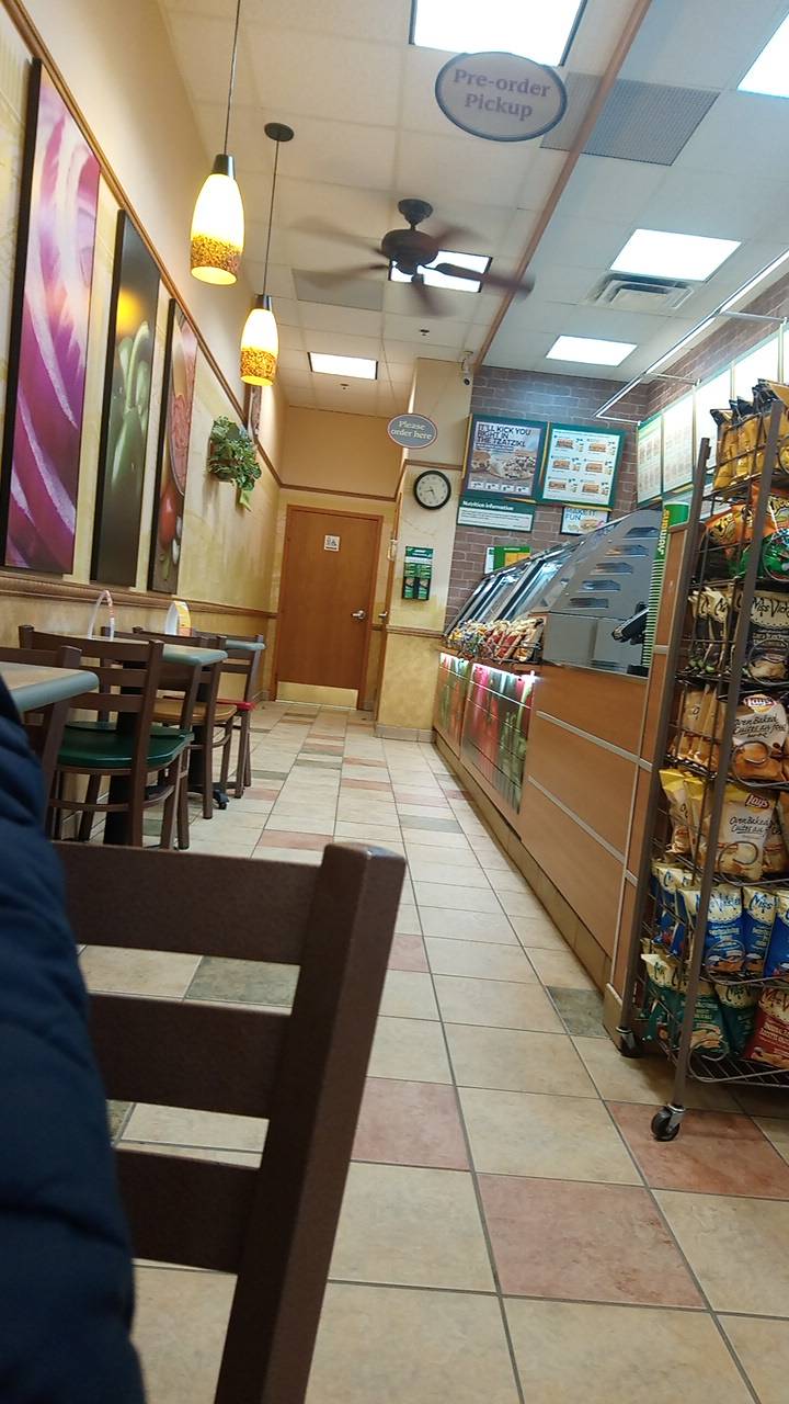 Subway | restaurant | 4521 Dundas St, Burlington, ON L7M 5B4, Canada | 9053199308 OR +1 905-319-9308