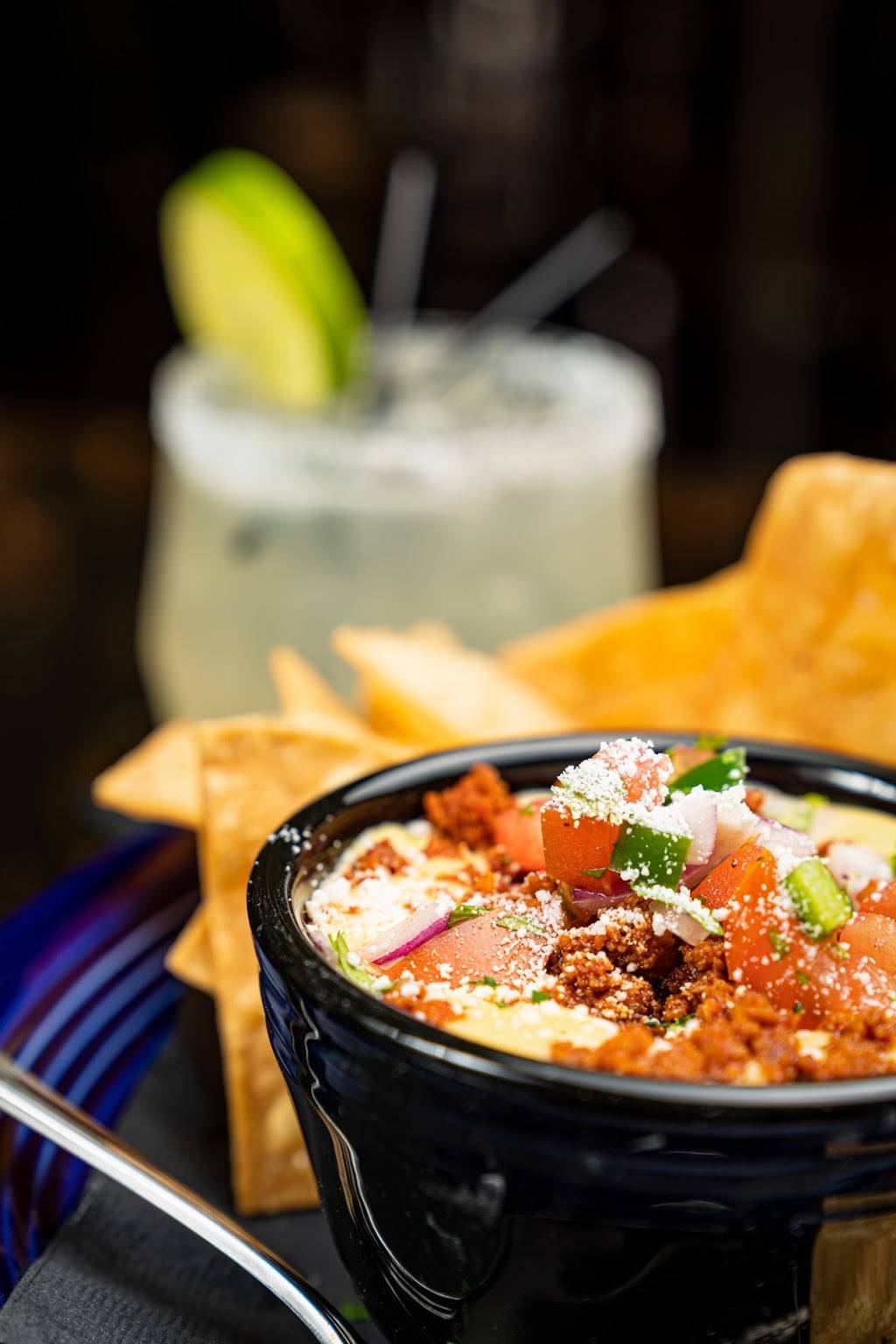 Hale Street Cantina | restaurant | 109 N Hale St, Wheaton, IL 60187, USA | 3317167141 OR +1 331-716-7141