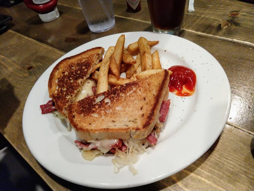 Hibernia Pub | restaurant | 2260 Town Center Blvd, Fleming Island, FL 32003, USA | 9042691440 OR +1 904-269-1440