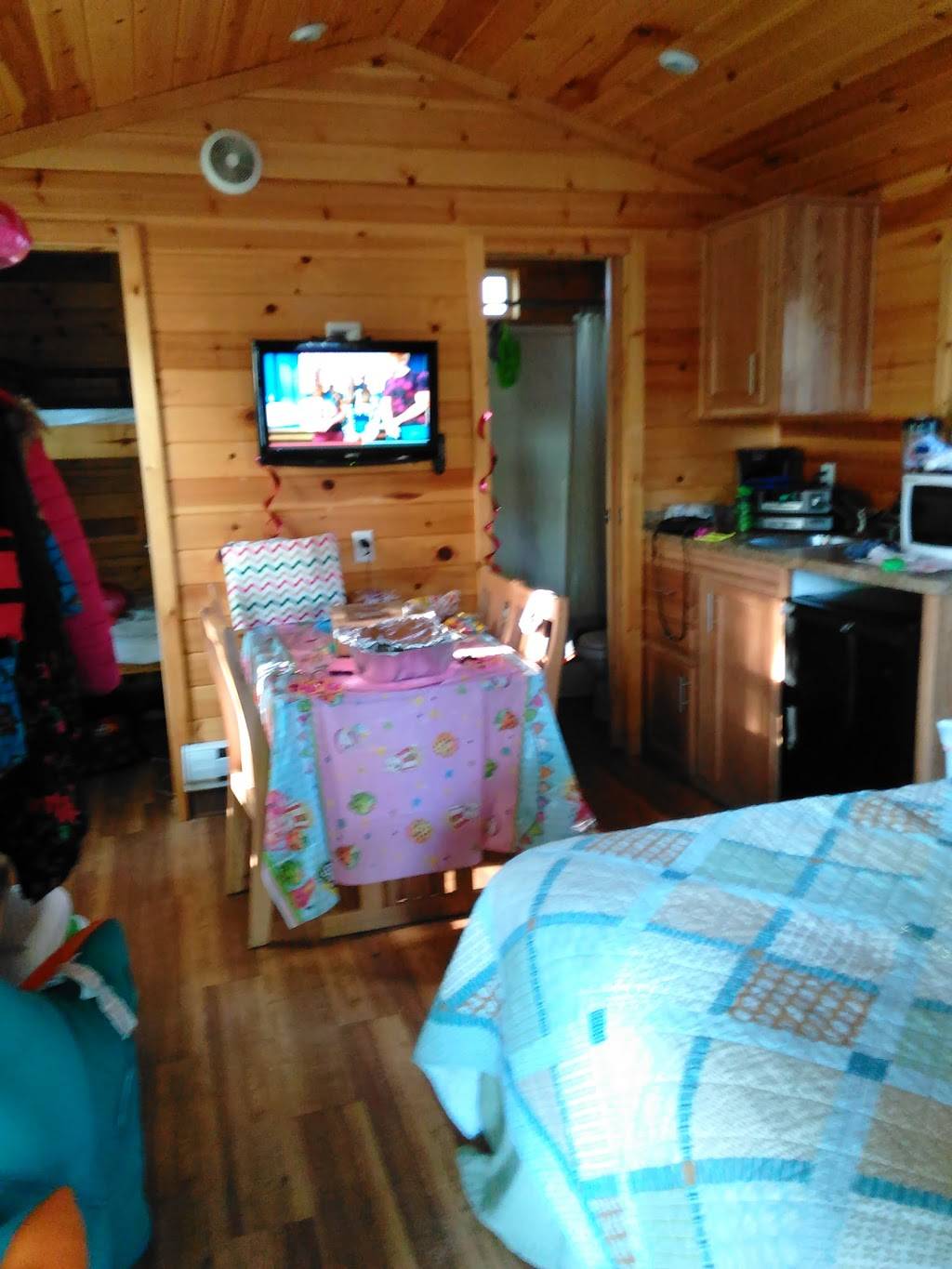 Kansas City West / Lawrence KOA | restaurant | 1473 US-40, Lawrence, KS 66044, USA | 7858423877 OR +1 785-842-3877