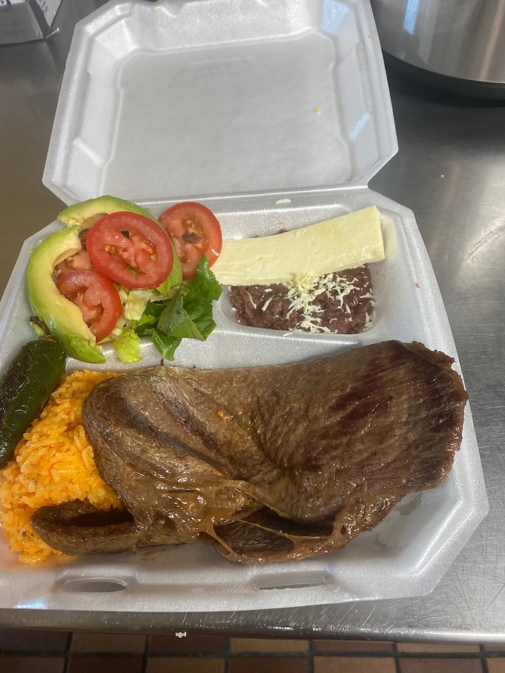 Restaurante y Pupuseria Estela | restaurant | 321 S Norwood St, Wallace, NC 28466, USA | 9106655311 OR +1 910-665-5311