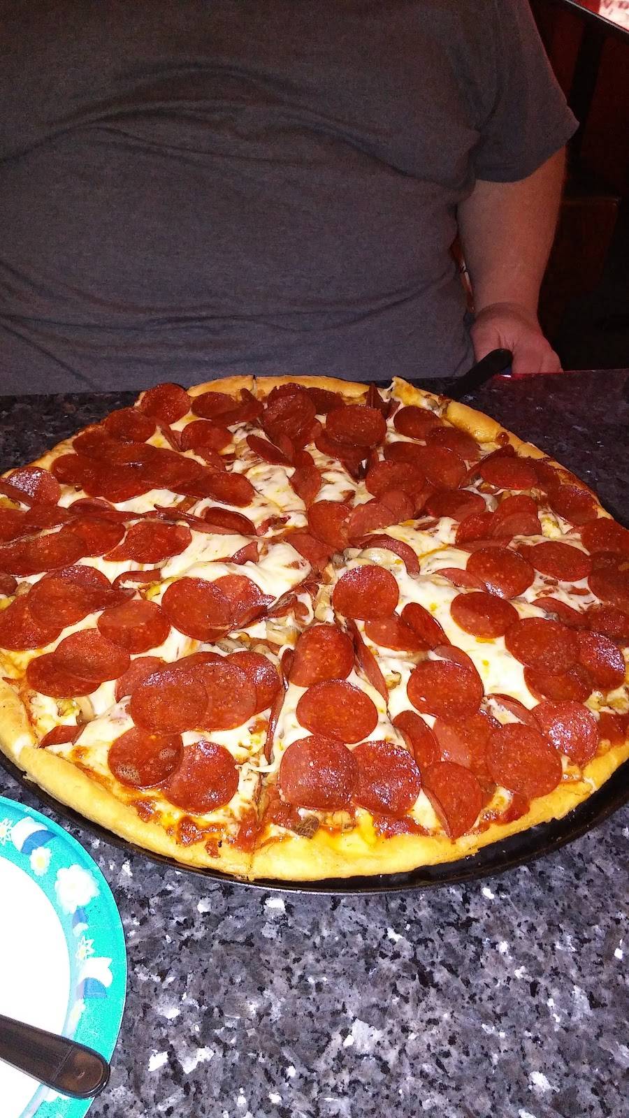 Reginas Pizza | restaurant | 2160 East Ave, Akron, OH 44314, USA | 3307537797 OR +1 330-753-7797