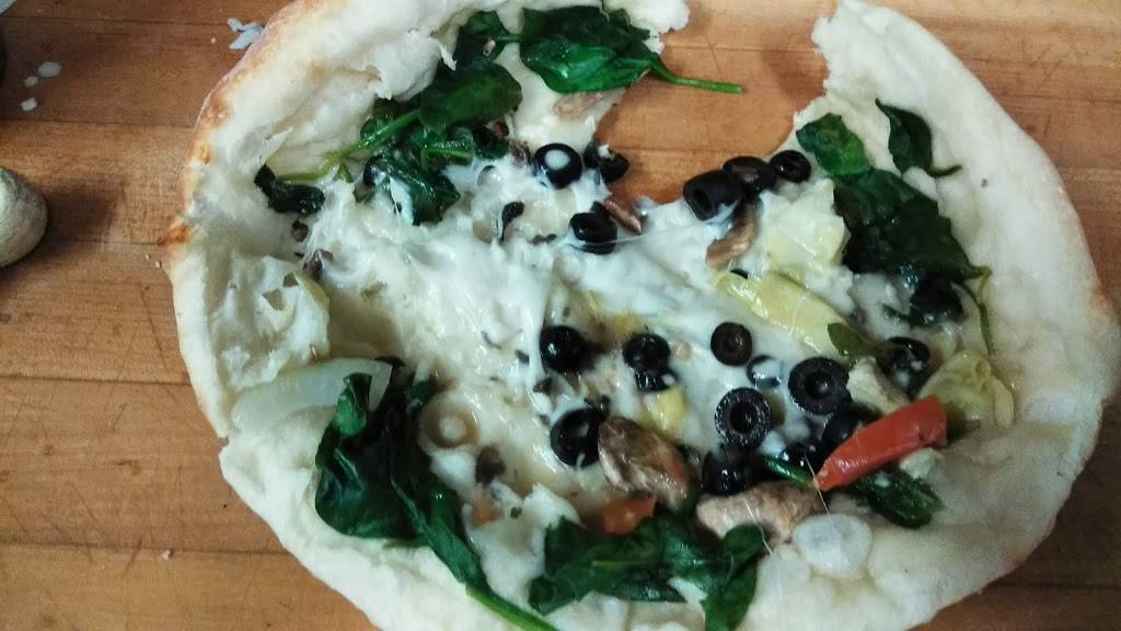 Giannis Pizza, Pasta, & More | restaurant | 15941 Edwards St, Huntington Beach, CA 92647, USA | 7148910473 OR +1 714-891-0473