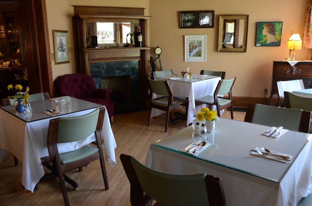 Green Fountain Inn | restaurant | 604 S Main St, Waupaca, WI 54981, USA | 7152585171 OR +1 715-258-5171
