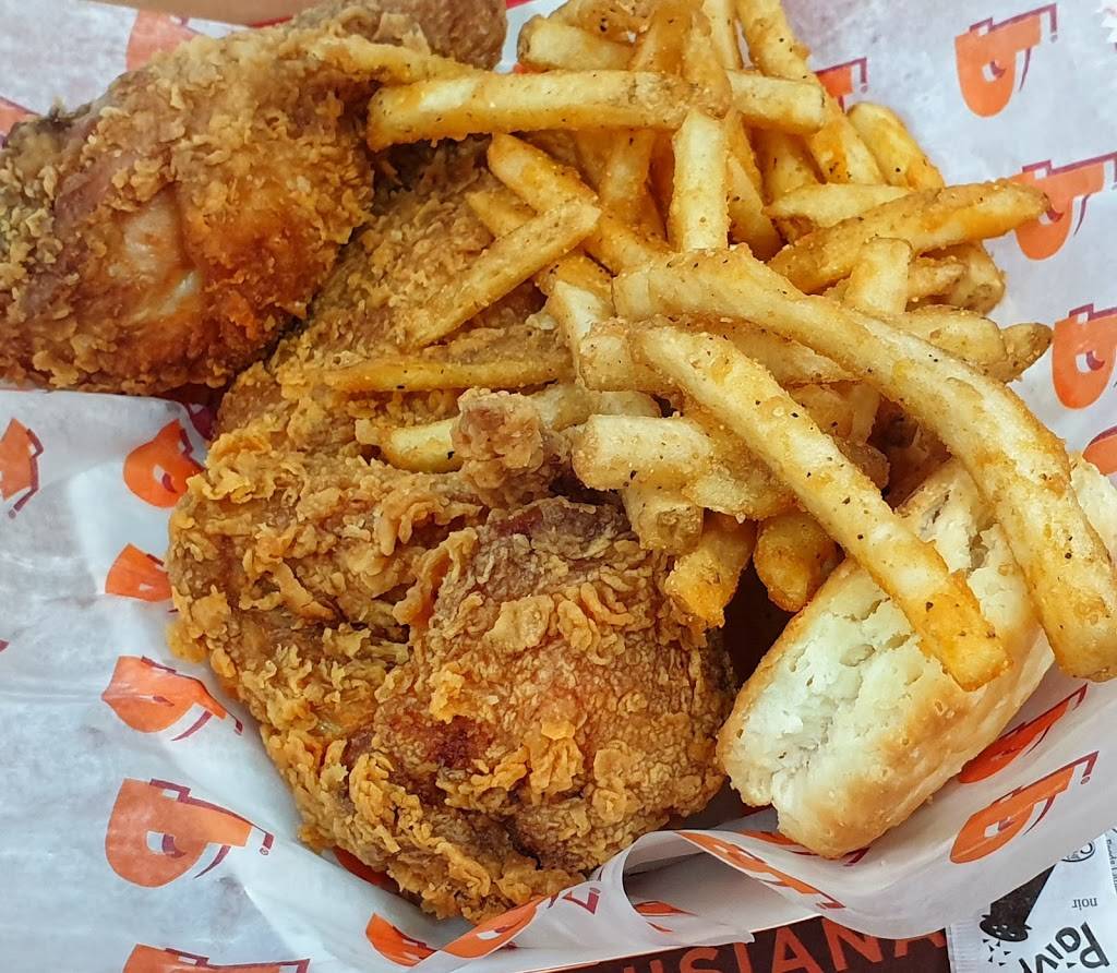 Popeyes Louisiana kitchen | restaurant | 208 Queens Quay W # 5-6, Toronto, ON M5J 2Y5, Canada | 4163689292 OR +1 416-368-9292