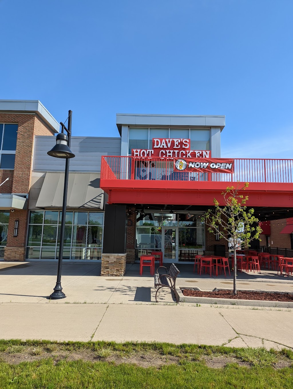 Daves Hot Chicken | restaurant | 624 W Big Beaver Rd, Troy, MI 48084, USA | 2489180799 OR +1 248-918-0799