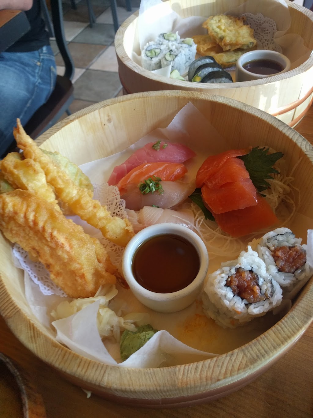 California Roll & Sushi Fish | meal takeaway | 125 N Larchmont Blvd, Los Angeles, CA 90004, USA | 3238560369 OR +1 323-856-0369