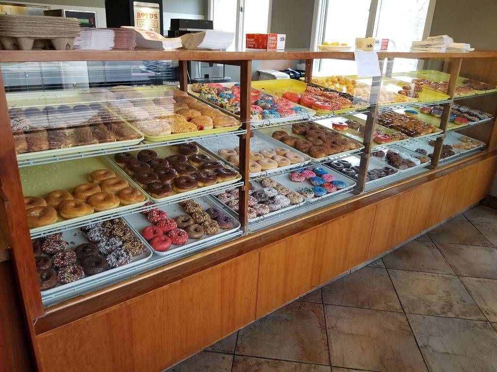 Donut Hut Cafe | bakery | 5816 S Lowell Blvd, Littleton, CO 80123, USA | 3037986296 OR +1 303-798-6296