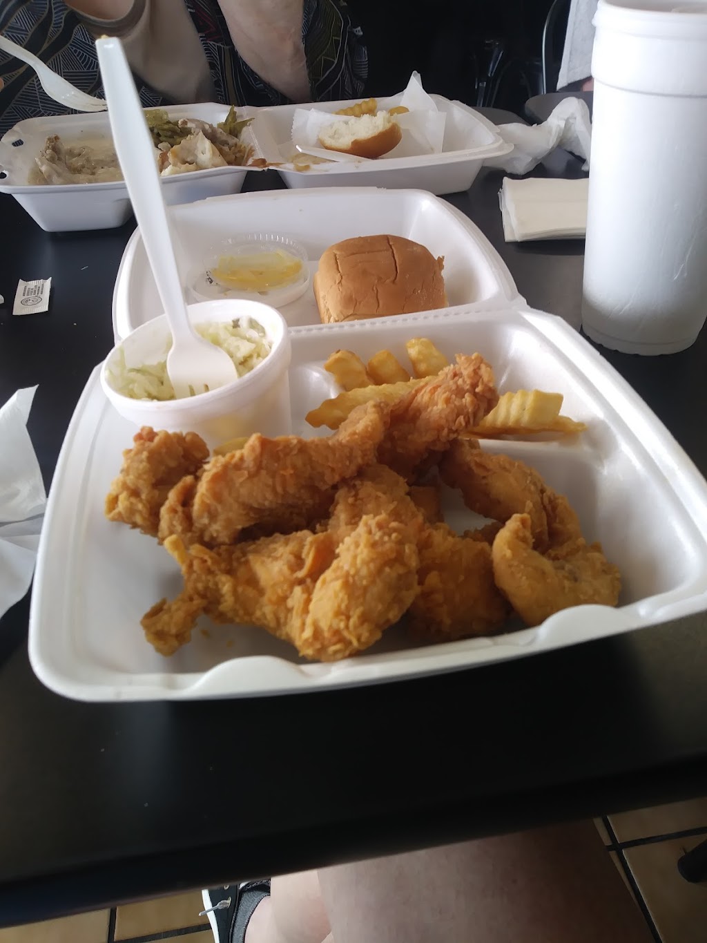 Kents Drive In | restaurant | 329 E Hill St, Thomson, GA 30824, USA | 7065952663 OR +1 706-595-2663