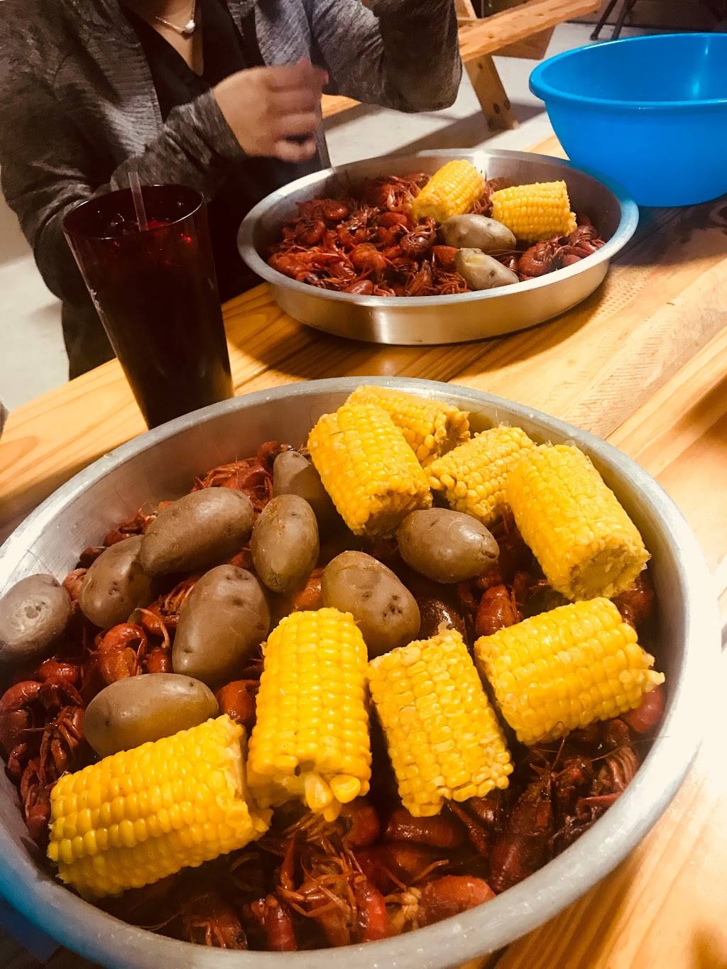 June Bugs Crawfish | restaurant | 21042 TX-494 Loop, New Caney, TX 77357, USA | 2813997681 OR +1 281-399-7681