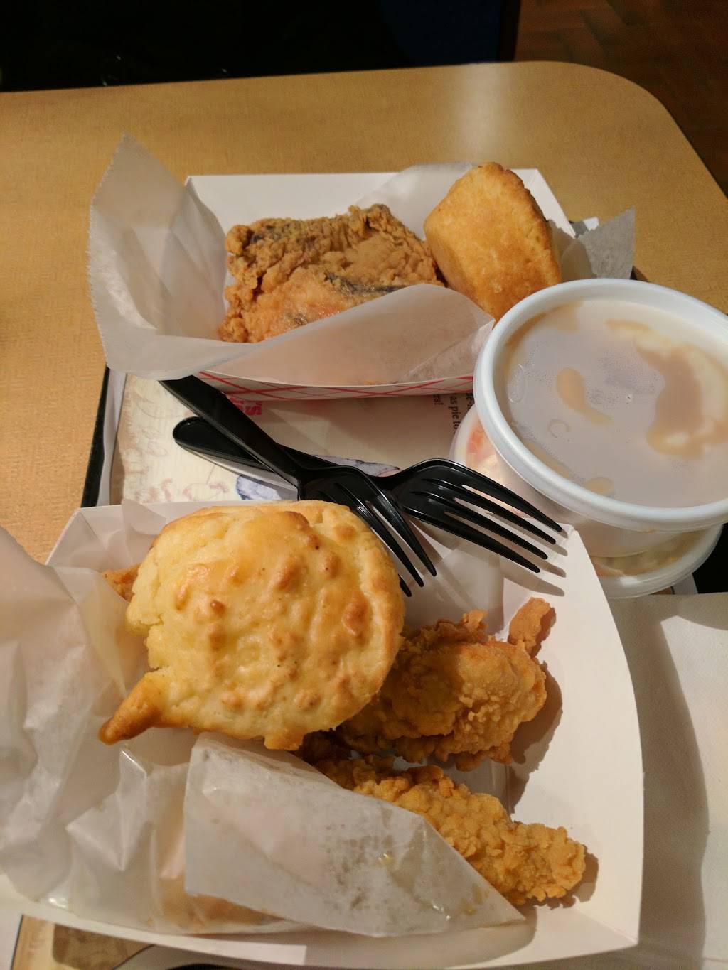 Browns Chicken | meal takeaway | 3150 Belvidere Rd, Waukegan, IL 60085, USA | 8476621820 OR +1 847-662-1820