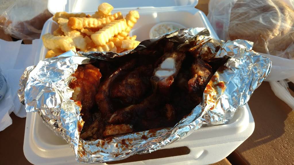 Hillerys Bar BQ | restaurant | 2021 N Lewis Ave, Waukegan, IL 60087, USA | 8473360033 OR +1 847-336-0033