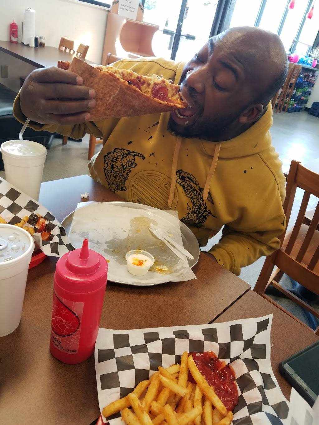 Caeserss Pizza & Wings | restaurant | 1125 Roosevelt Ave, York, PA 17404, USA | 7176994647 OR +1 717-699-4647