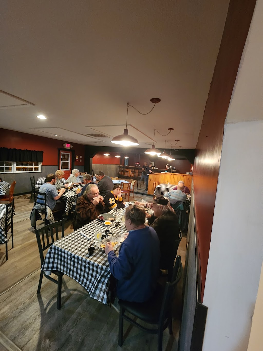 Peak View Tavern | restaurant | 1688 VT-105, Newport, VT 05855, USA | 8023341944 OR +1 802-334-1944