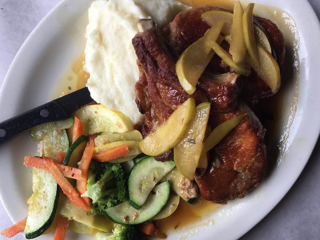 Raccoon Saloon | restaurant | 1330 Rte 9W, Marlboro, NY 12542, USA | 8452367872 OR +1 845-236-7872