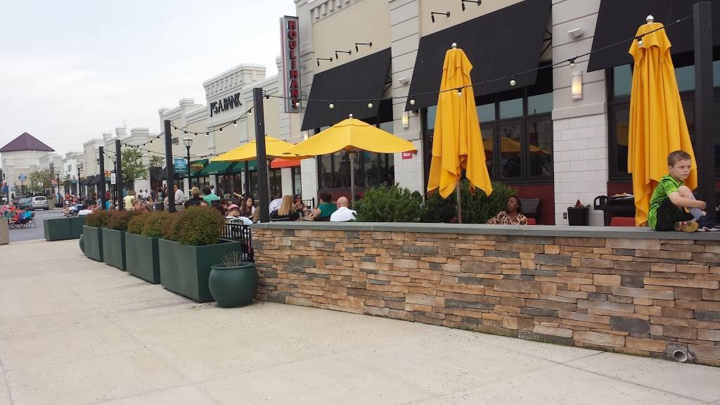 Houlihans | restaurant | 1407 S Main Chapel Way, Gambrills, MD 21054, USA | 4107214468 OR +1 410-721-4468