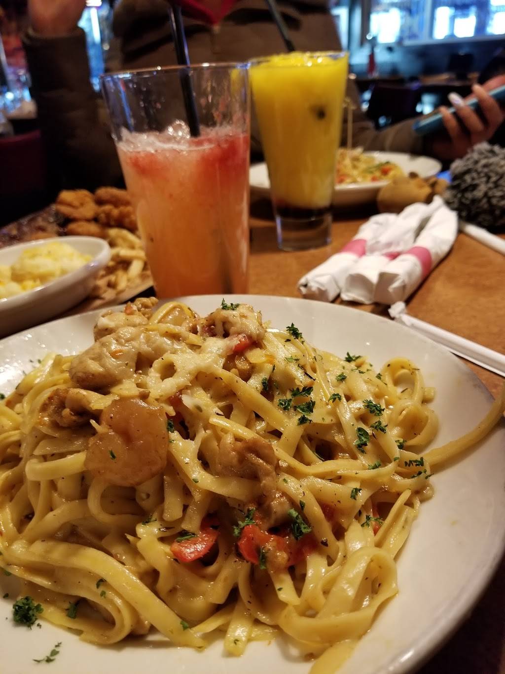 TGI Fridays | restaurant | 1780 E Gun Hill Rd, Bronx, NY 10469, USA | 7186717920 OR +1 718-671-7920