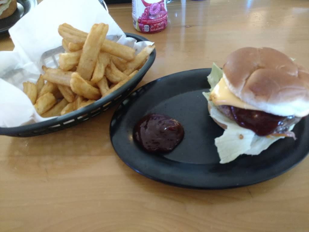 Silent Outdoors | restaurant | 2700 Riley Rd, Sparta, WI 54656, USA | 6082692600 OR +1 608-269-2600