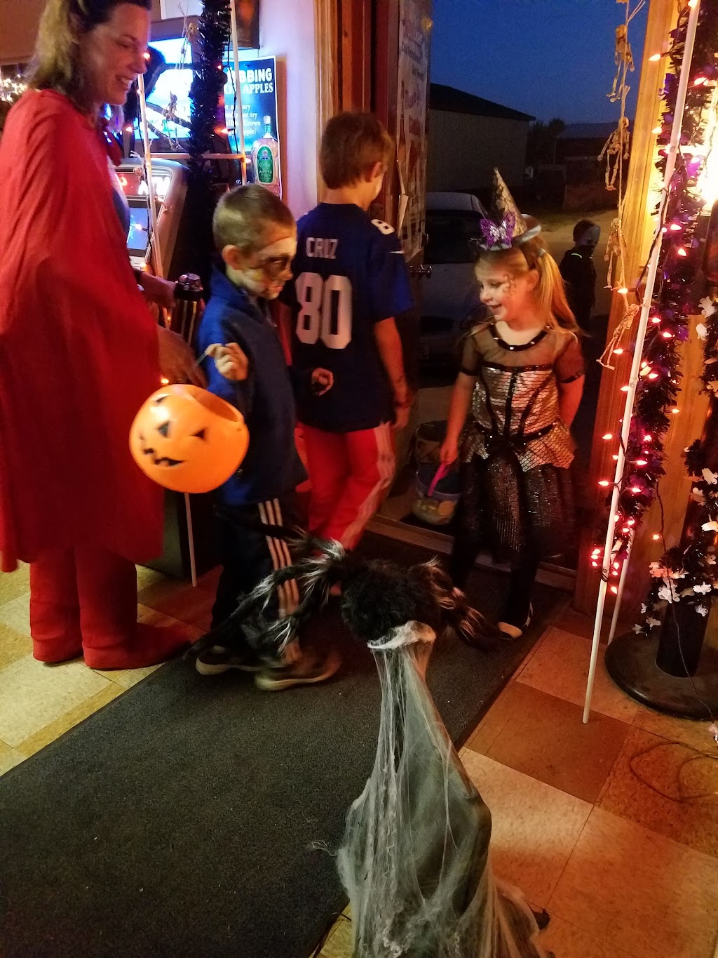 Hefs Bar and Grill | restaurant | 405 4th St, Chester, SD 57016, USA | 6054892388 OR +1 605-489-2388