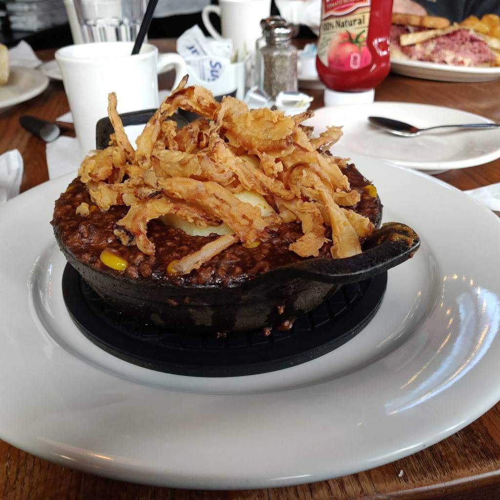 Johnnys Bar & Grille | restaurant | 23 College St, South Hadley, MA 01075, USA | 4135348222 OR +1 413-534-8222