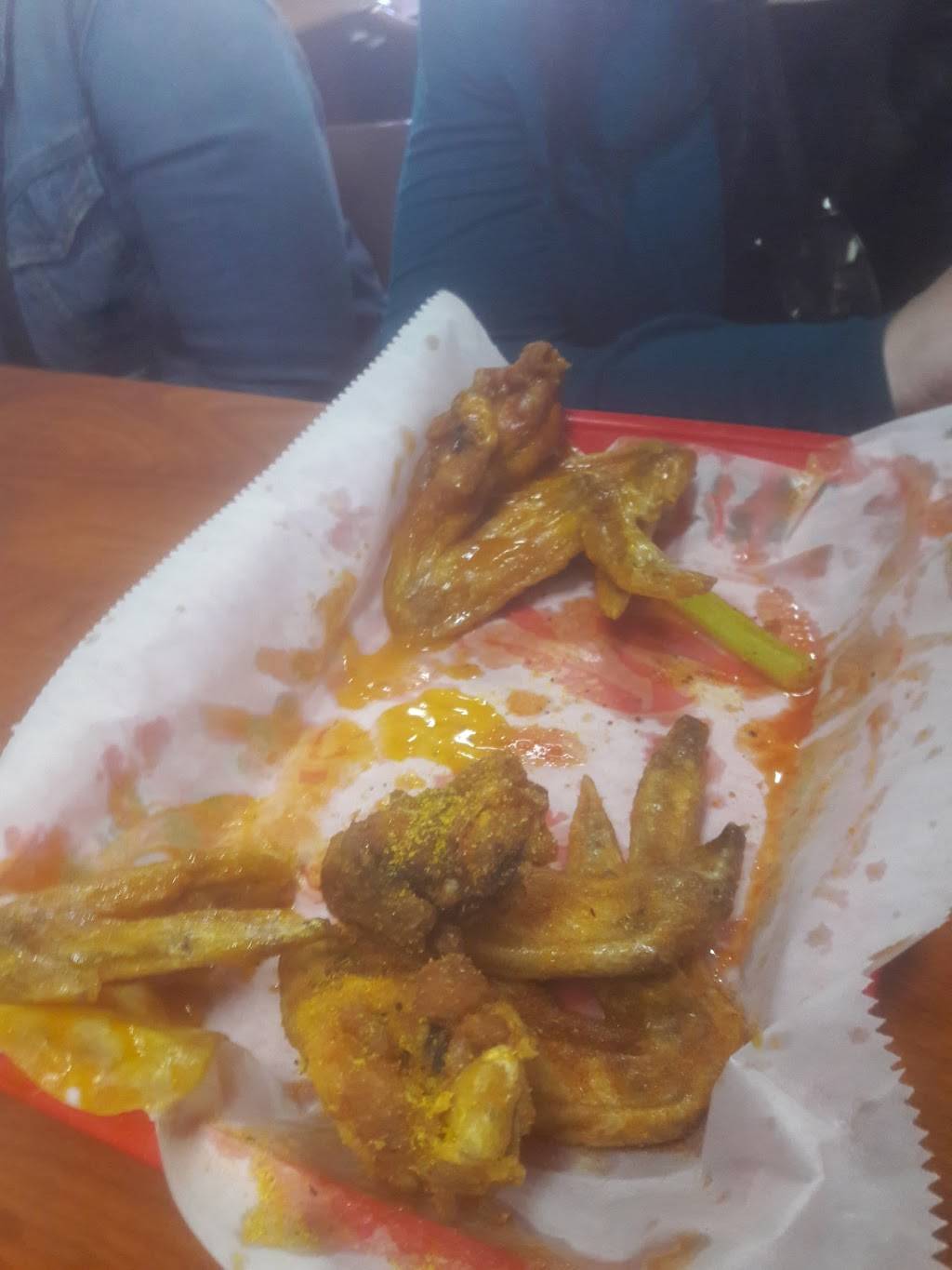Hot Wings Express | restaurant | 1373 Thomas St, Memphis, TN 38107, USA | 9015441900 OR +1 901-544-1900