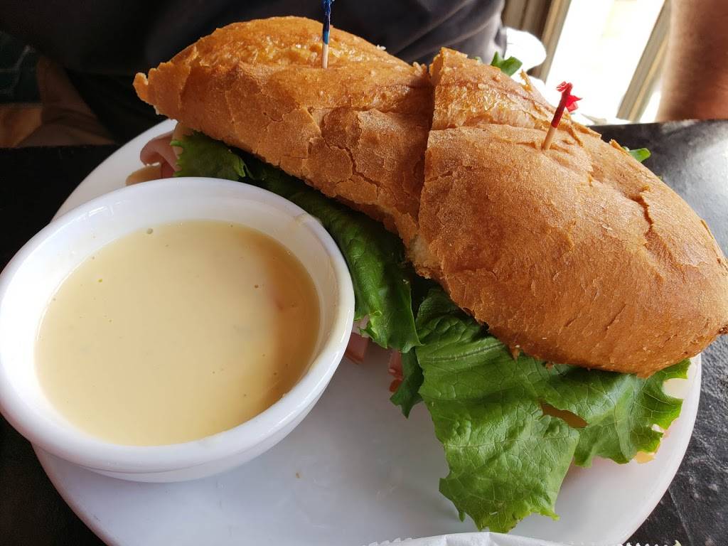 Sandy McGees Restaurant | restaurant | 314 Morton St, Richmond, TX 77469, USA | 2813449393 OR +1 281-344-9393