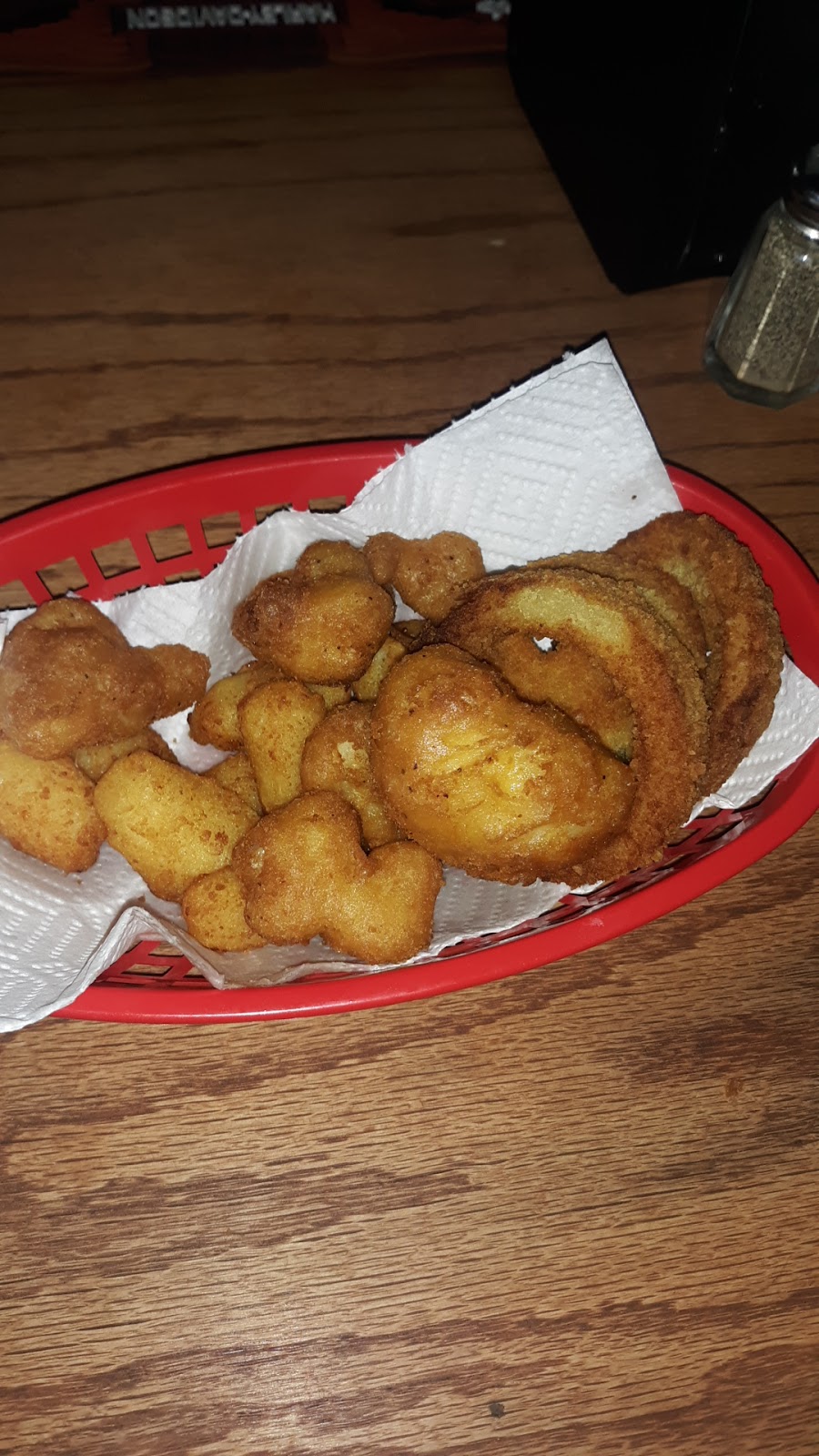 The Iowa Pub | restaurant | 2103 Des Moines Ave, Burlington, IA 52601, USA | 3197532634 OR +1 319-753-2634