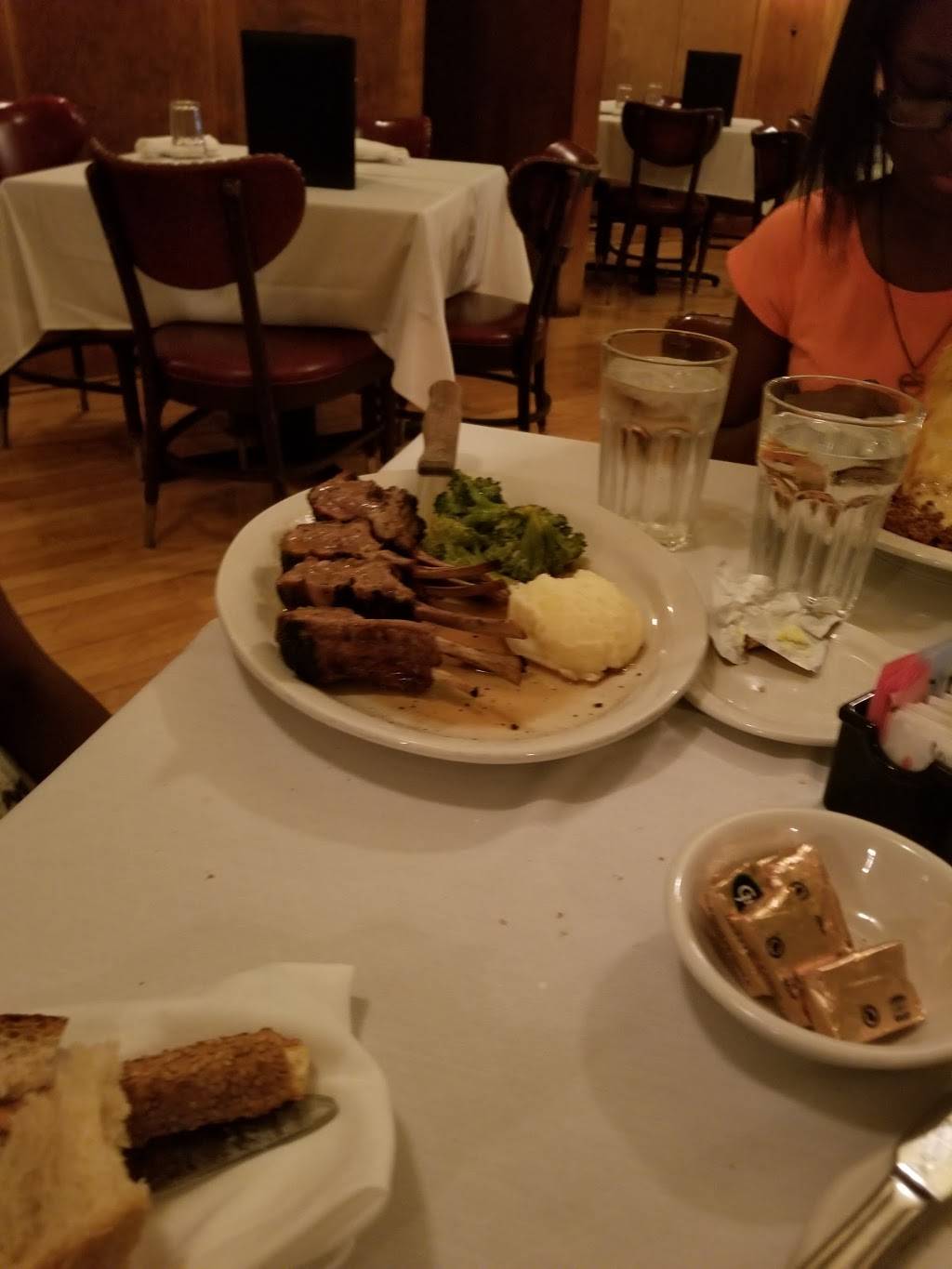 Il Vicinato Ristorante | restaurant | 2435 S Western Ave, Chicago, IL 60608, USA | 7739275444 OR +1 773-927-5444