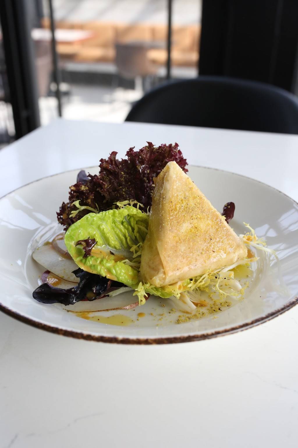 Chefs Not Here | restaurant | 8457 Melrose Ave, Los Angeles, CA 90069, USA | 3232724681 OR +1 323-272-4681