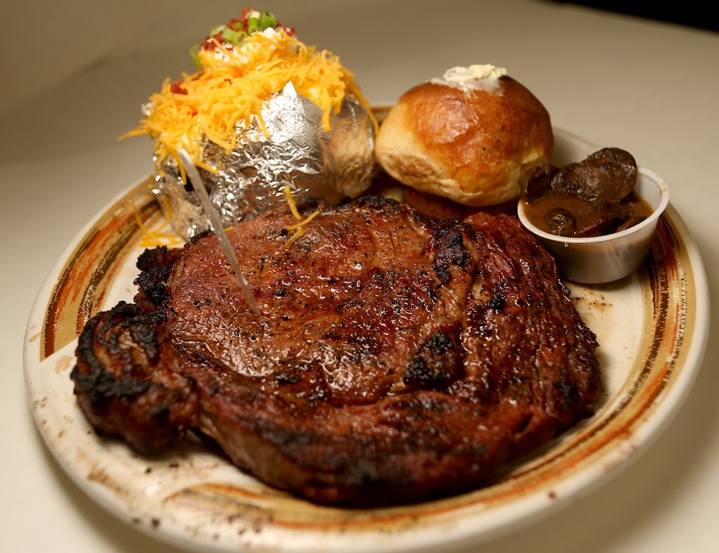 Stump Restaurant & Club | restaurant | 3819 Sam Rayburn Pkwy, Brookeland, TX 75931, USA | 4096989495 OR +1 409-698-9495