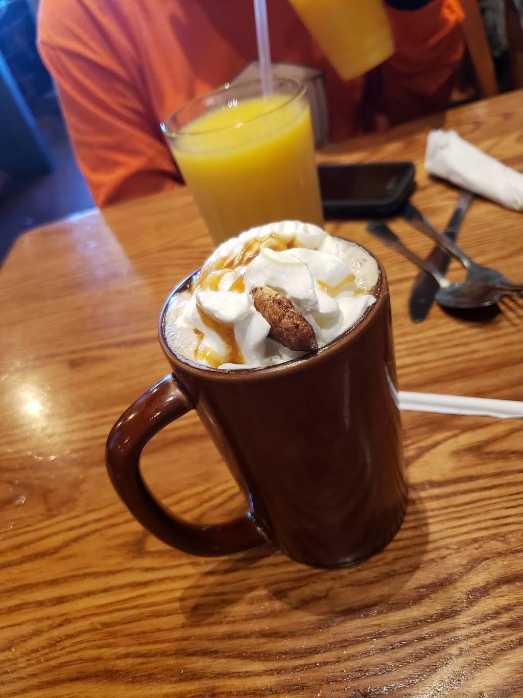 Cracker Barrel Old Country Store | restaurant | 2001 Drake Ave SW, Huntsville, AL 35801, USA | 2568814177 OR +1 256-881-4177