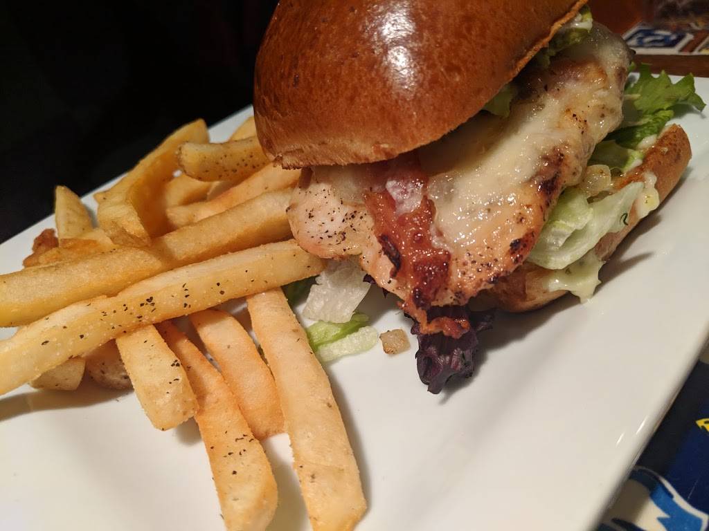 Chilis Grill & Bar | meal takeaway | 901 W Main St W, Dundee Township, IL 60118, USA | 8474269590 OR +1 847-426-9590