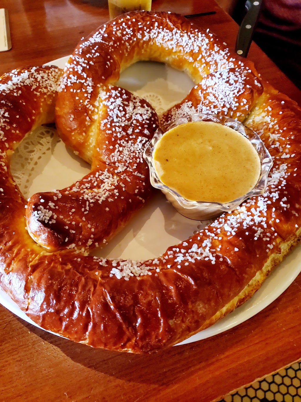 Buck Bradleys Saloon & Eatery | restaurant | 1019 N Old World 3rd St, Milwaukee, WI 53203, USA | 4142248500 OR +1 414-224-8500