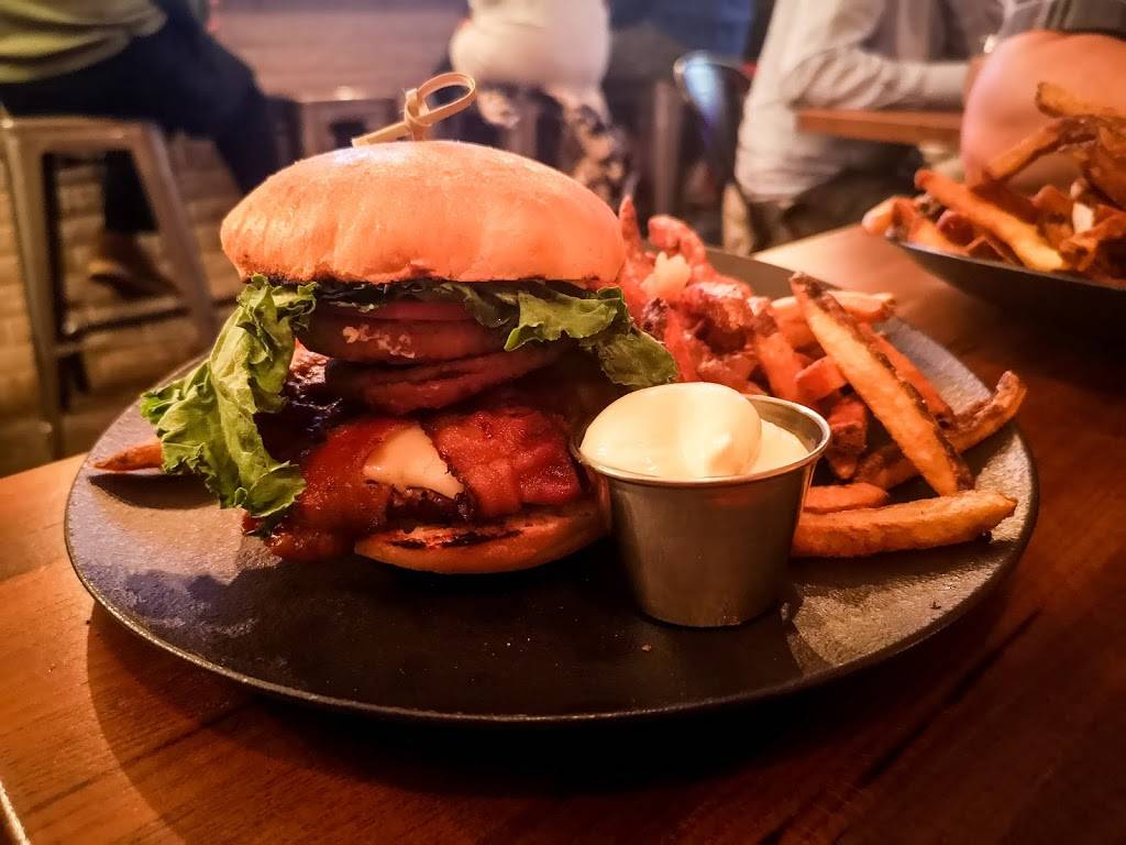 Meech & Munch | restaurant | 205 Chemin Old Chelsea, Chelsea, QC J9B 1J3, Canada | 8198271761 OR +1 819-827-1761