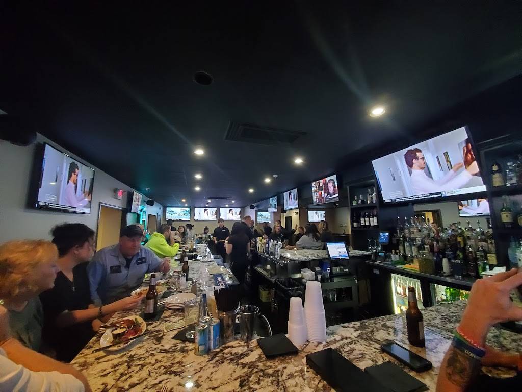 Santinos Tap & Table | restaurant | 701 MacDade Boulevard, Folsom, PA 19033, USA | 6105727270 OR +1 610-572-7270