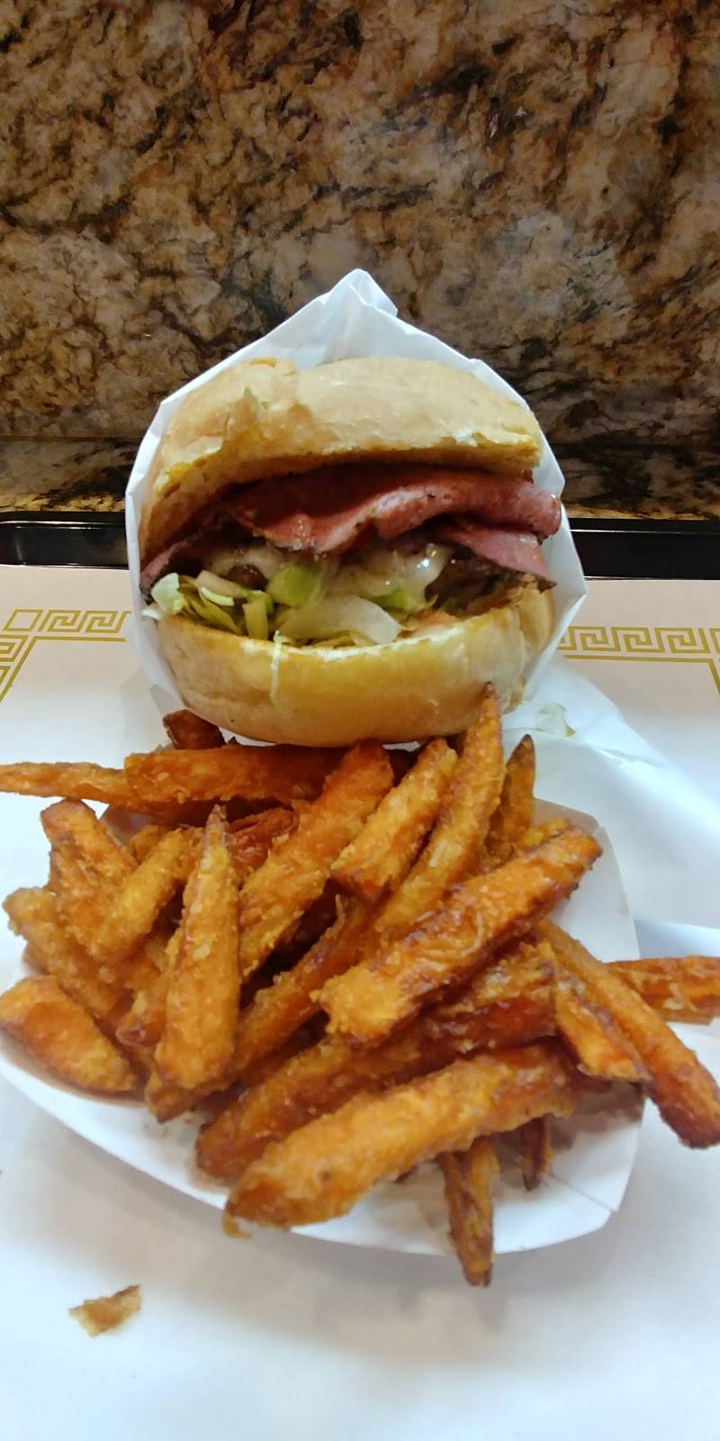 Famous Burgers & Brew | restaurant | 3101 Zinfandel Dr #132, Rancho Cordova, CA 95670, USA | 9164766192 OR +1 916-476-6192