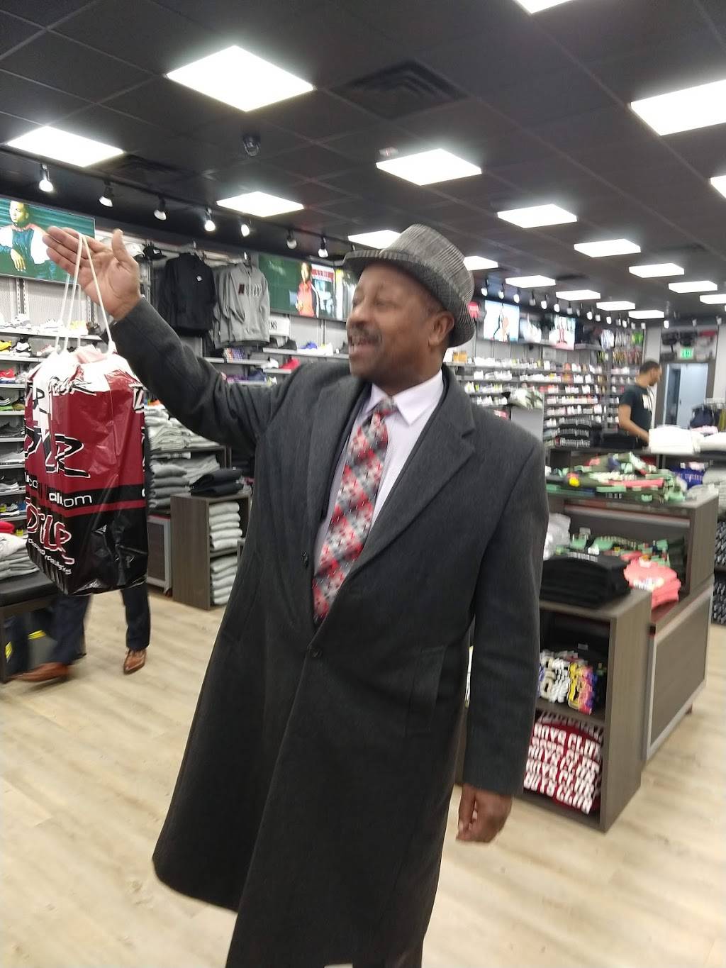 Brothers Restaurant and Juice Bar | restaurant | 16 W 5th St, Chester, PA 19013, USA | 6108743868 OR +1 610-874-3868