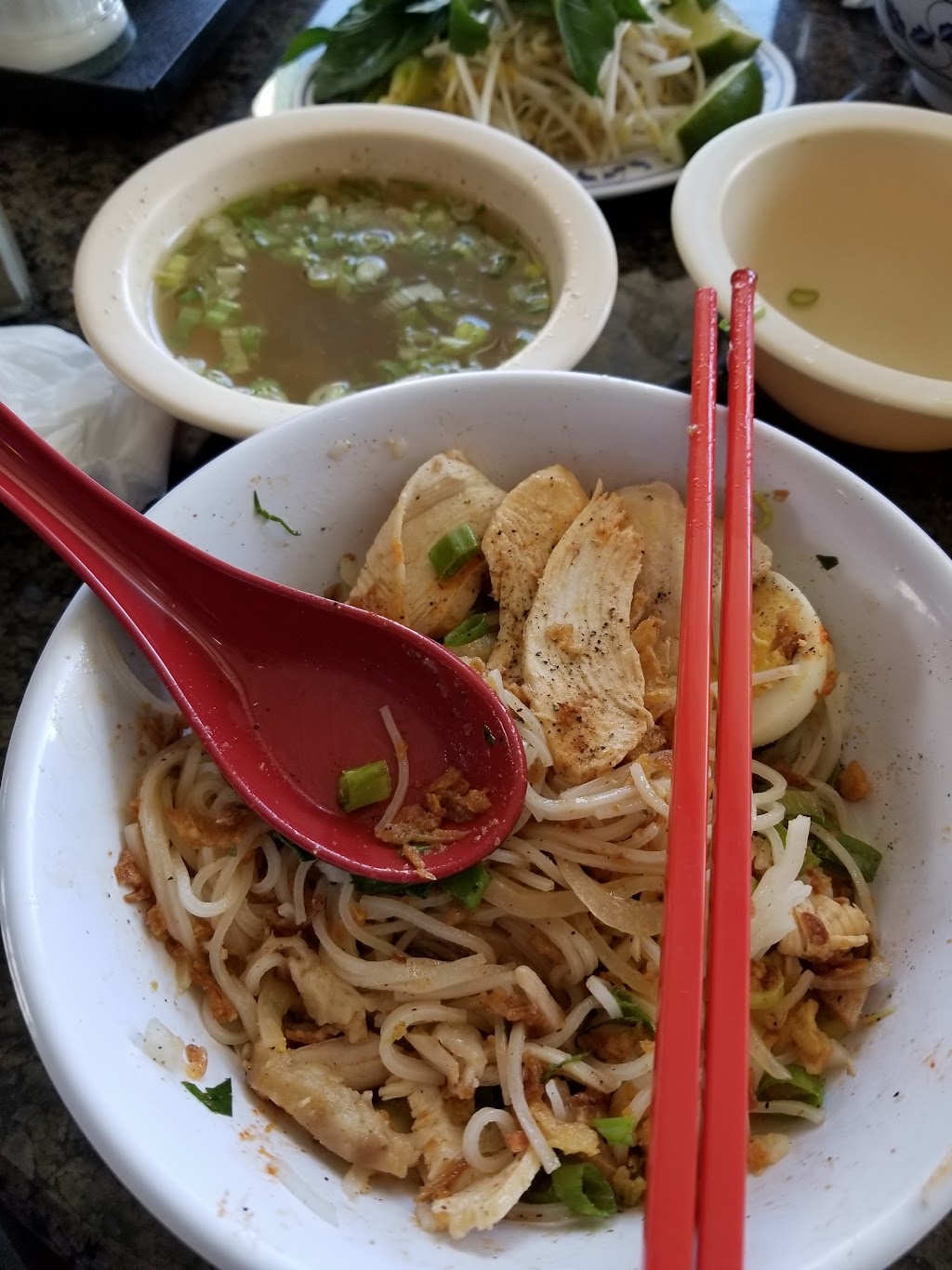 Pho Binh | restaurant | 10827 Bellaire Blvd, Houston, TX 77072, USA | 2815687333 OR +1 281-568-7333