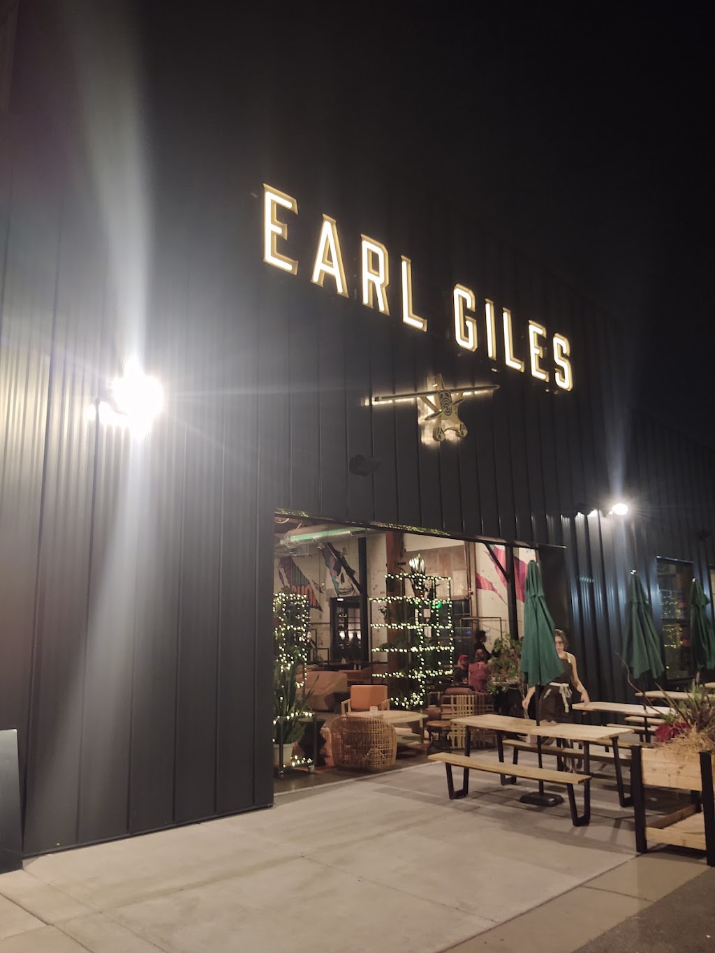 Earl Giles Restaurant and Distillery | restaurant | 1325 Quincy St NE Suite 100, Minneapolis, MN 55413, USA | 6123455305 OR +1 612-345-5305